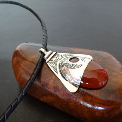 collier pendentif en argent massif et pierre Agate rouge