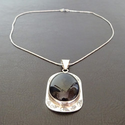 collier pendentif en argent et onyx noire