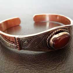 Bracelet Berbère en cuivre et pierre rouge